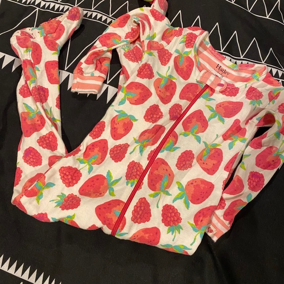 Hatley | Strawberry Footie - Picture 1 of 3